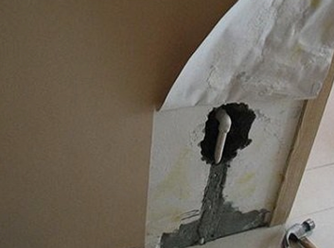 How to fix the broken water pipe